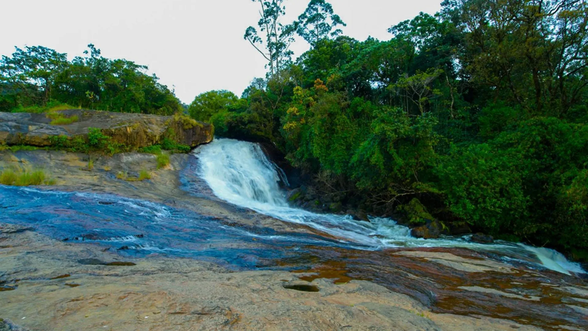 Munnar Tea Bungalows With Waterfalls By Voye Homes 0*,