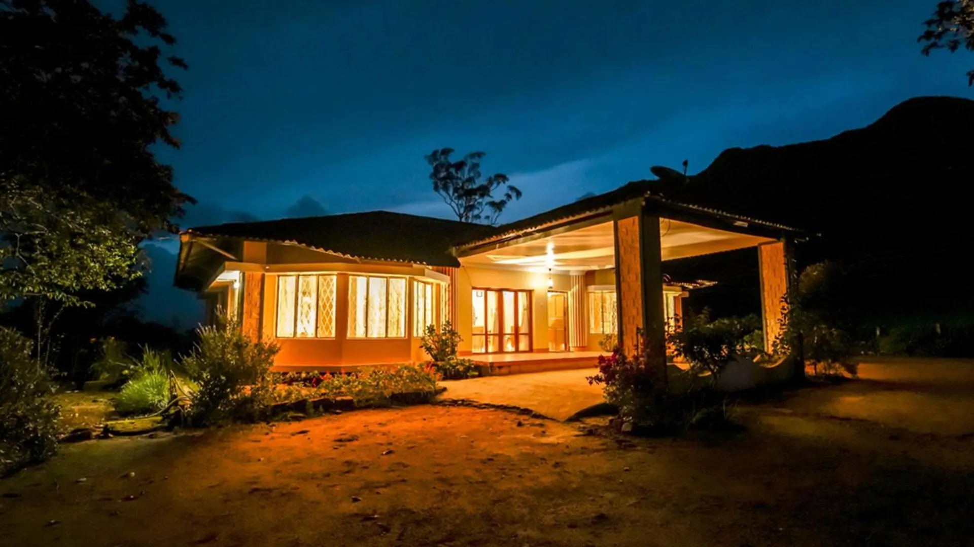 Munnar Tea Bungalows With Waterfalls By Voye Homes Índia