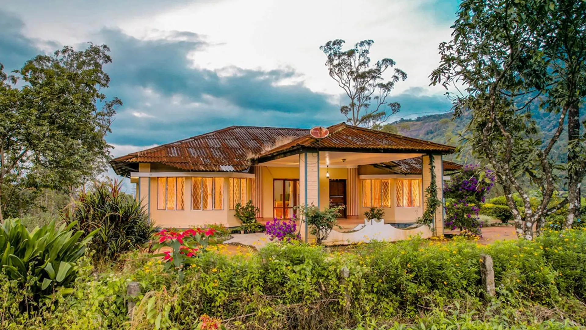 Villa Munnar Tea Bungalows With Waterfalls By Voye Homes Índia