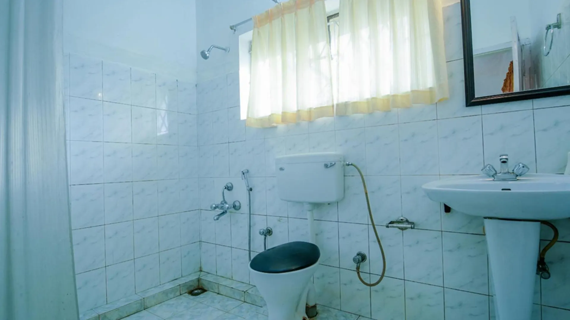 Villa Munnar Tea Bungalows With Waterfalls By Voye Homes